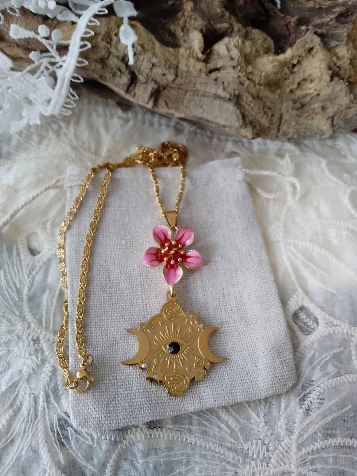 Talismancatting met maanoog-medaille en roze bloemconnector – photo 2